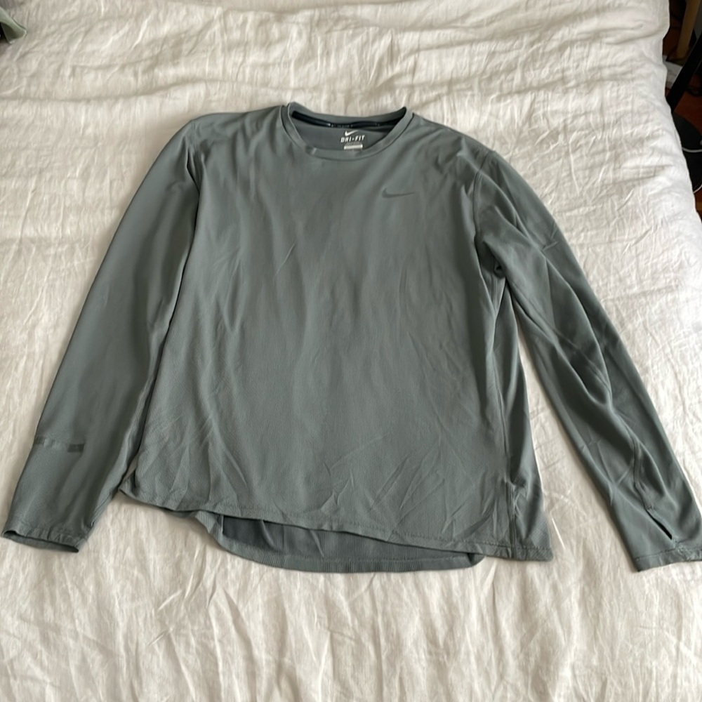NIKE men’s dry fit running/training longsleeve. Perfect condition